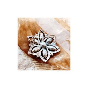 Vintage style Flower Brooch