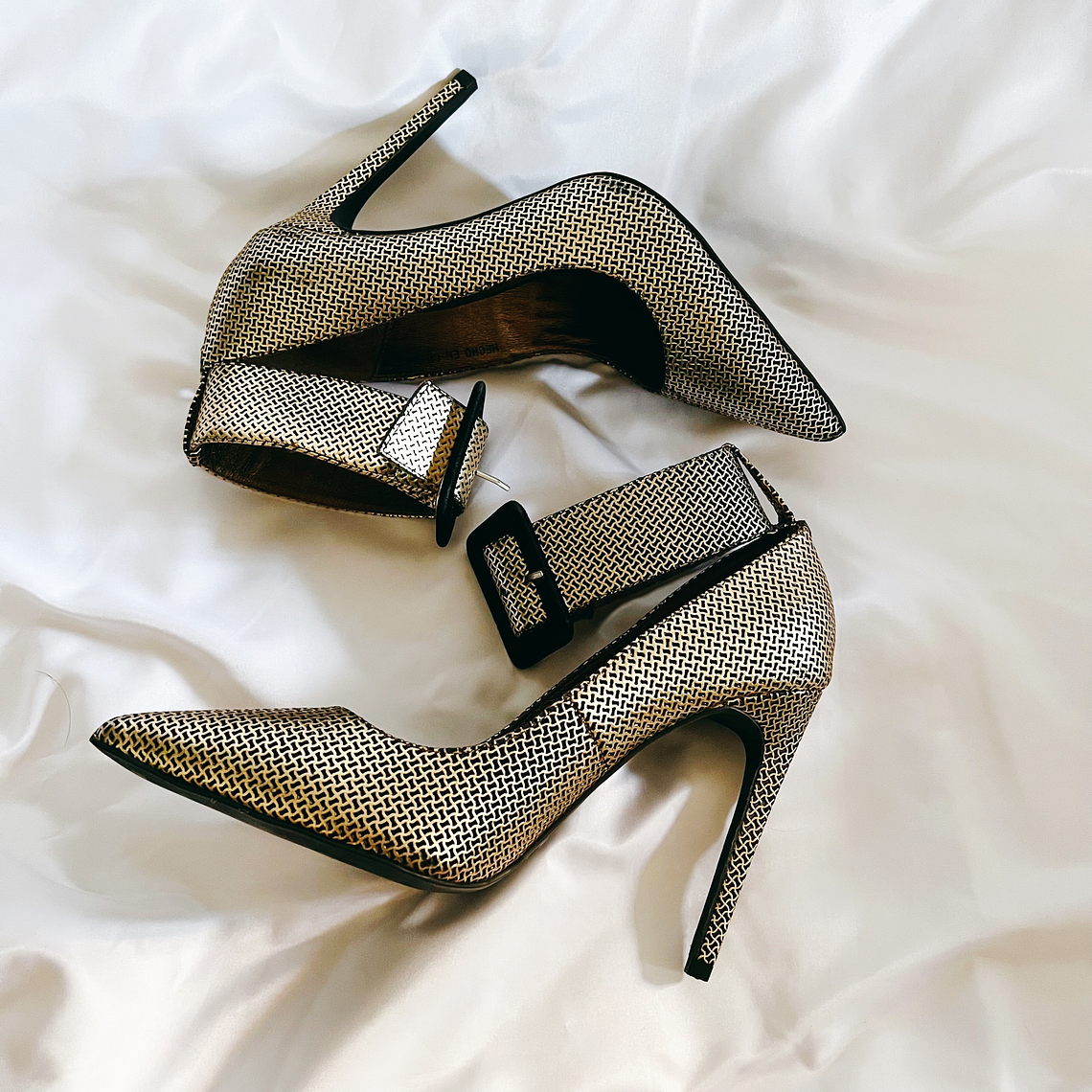 Golden Jeffrey Campell 1