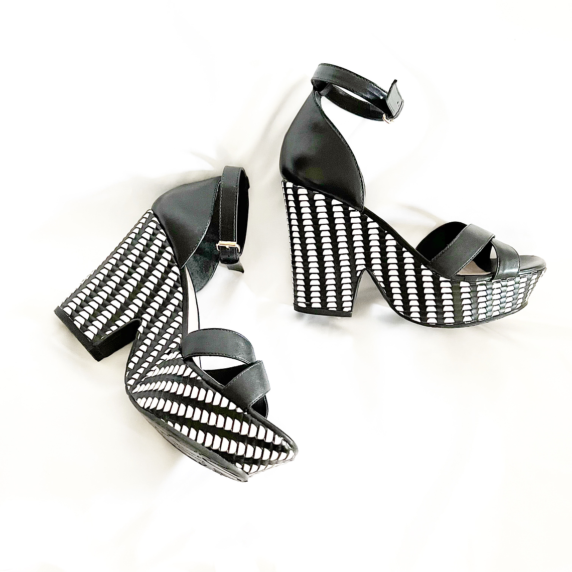 Circus Black and White Plats 1