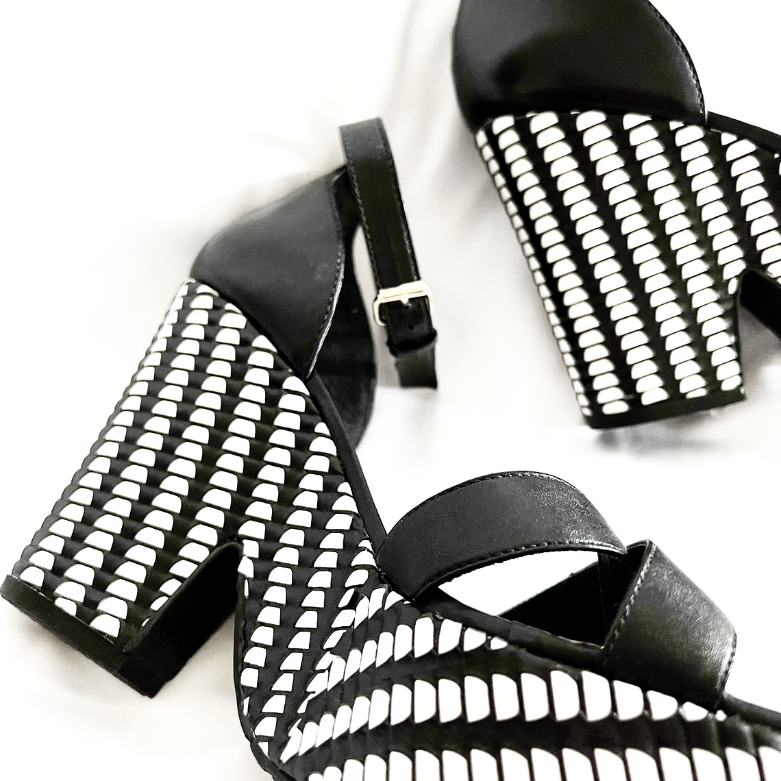 Circus Black and White Plats 2