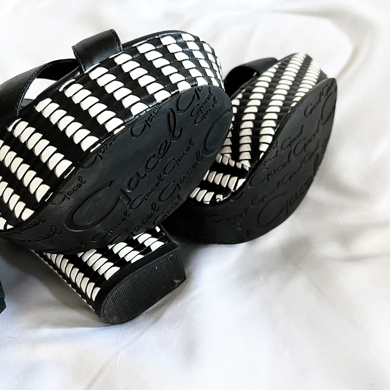 Circus Black and White Plats 6