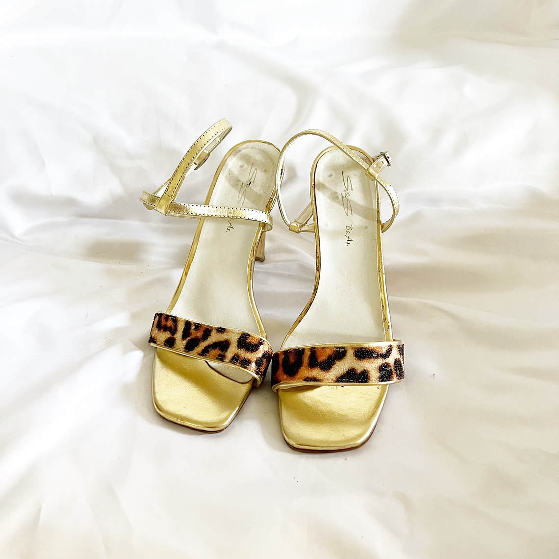 Sandalias Golden Y2K print 3