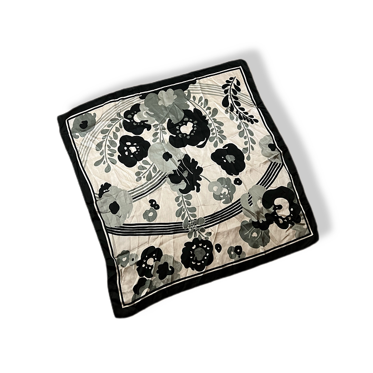 Pañuelo flores escala de grises  1