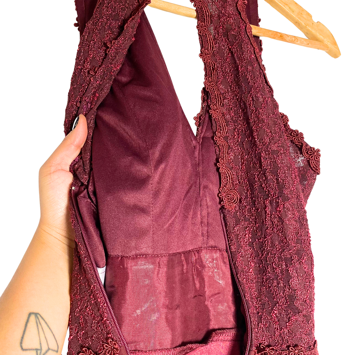 Vestido Encaje Halter Vino 5