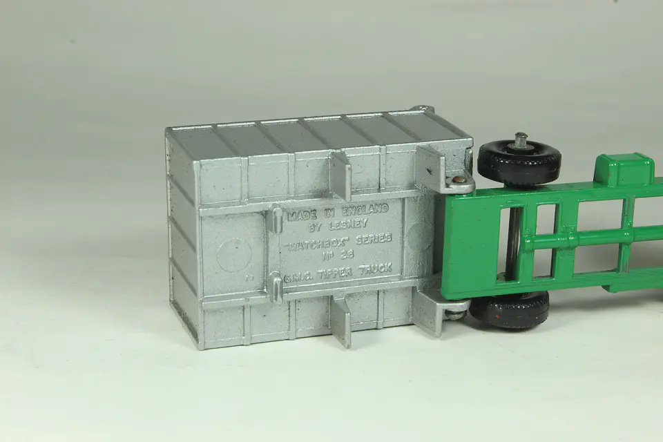 Matchbox Regular Wheels N° 26 GMC Tipper Truck England 4