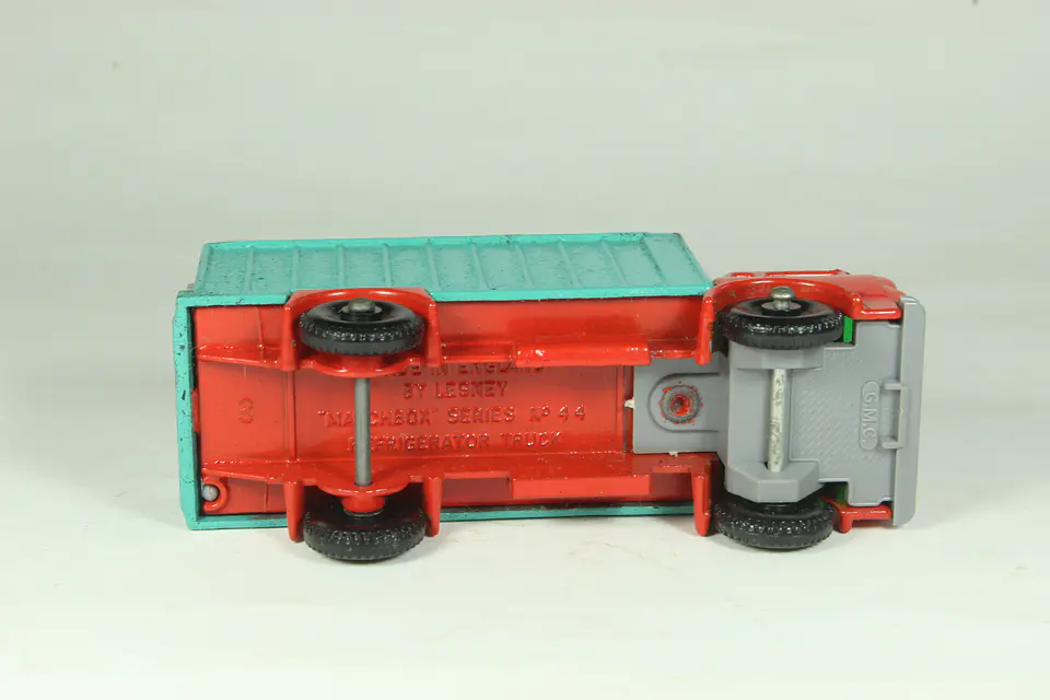 Matchbox Regular Wheels N° 44 GMC Refrigerator Truck England 3