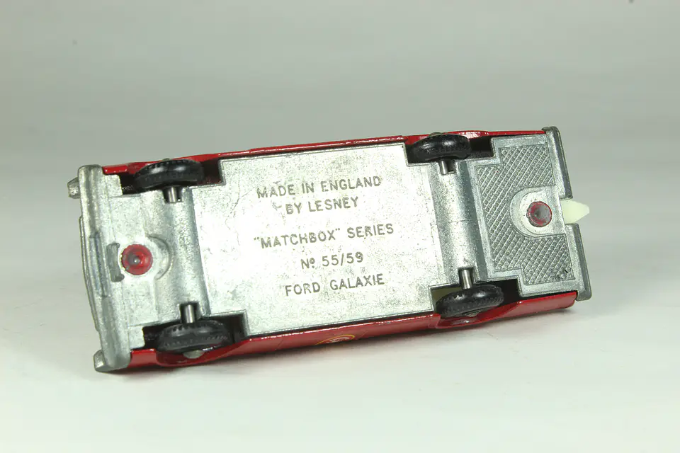 Matchbox Regular Wheels N° 59 Ford Galaxie Fire Chief England 3