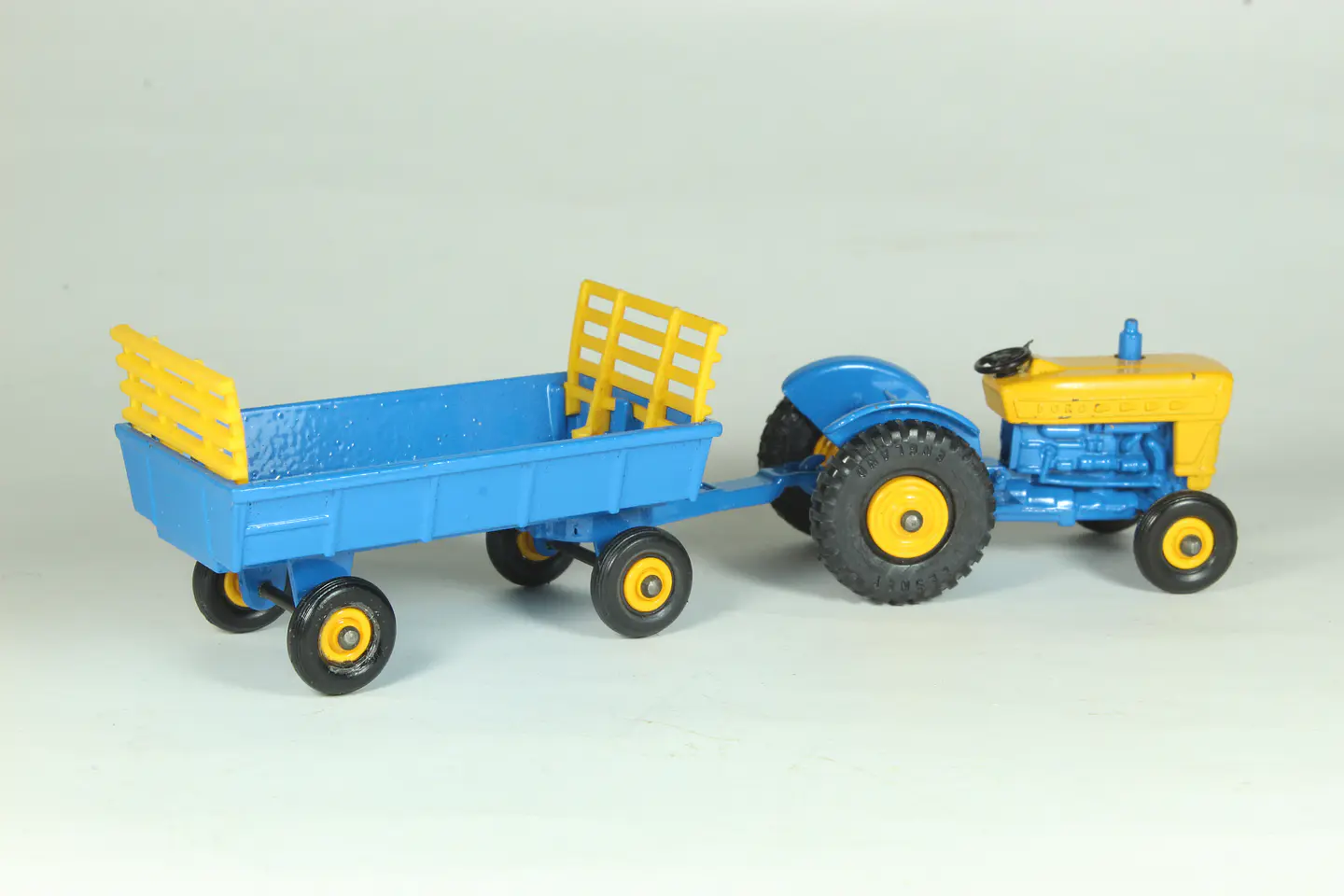 Matchbox Regular Wheels N° 39/40 Ford Tractor & Hay Trailer England 2