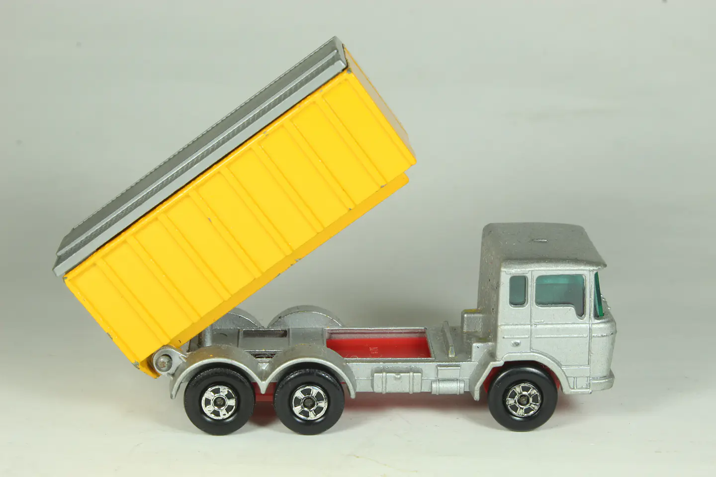Matchbox Super Fast N° 47 DAF Tipper Container Truck England 3