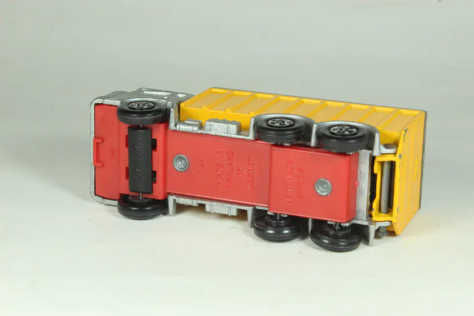 Matchbox Super Fast N° 47 DAF Tipper Container Truck England 4