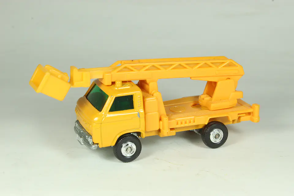 Tomica No. 88 Nissan Caball Skymaster Japan 1