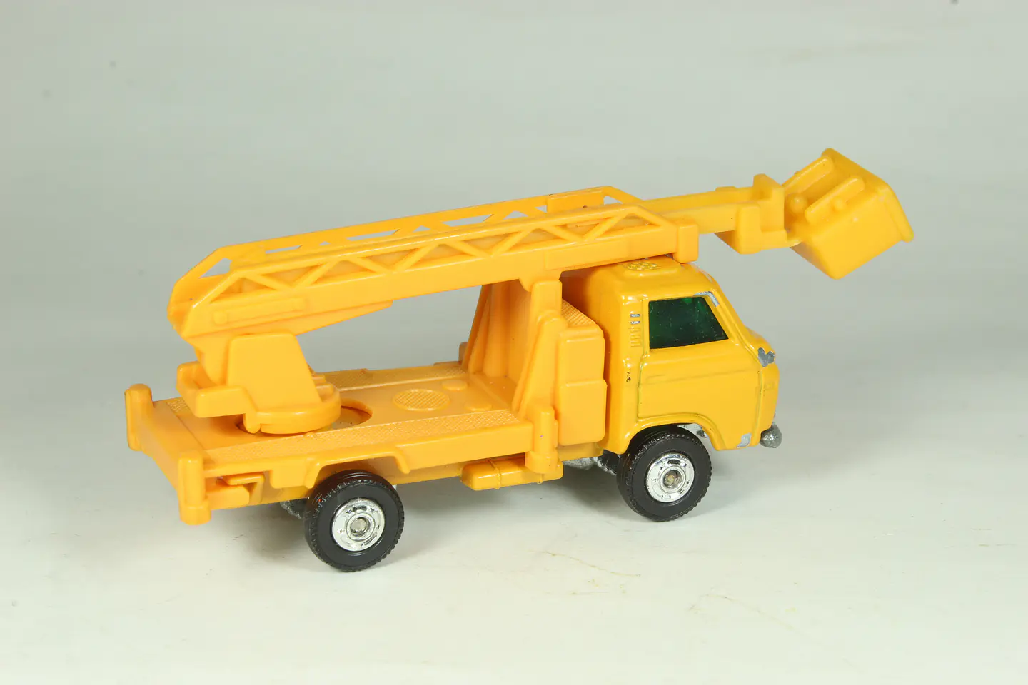 Tomica No. 88 Nissan Caball Skymaster Japan 2