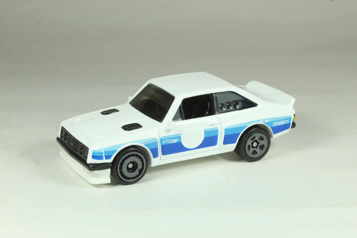 Hot Wheels Ford Escort RS2000 Malaysia 1