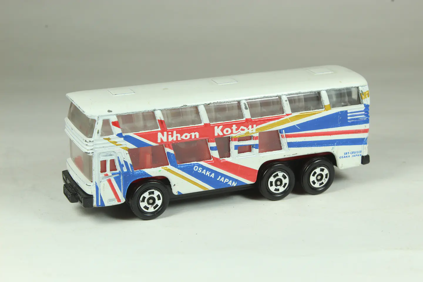 Tomica No. F37 Neoplan Bus Skyliner Japan 1