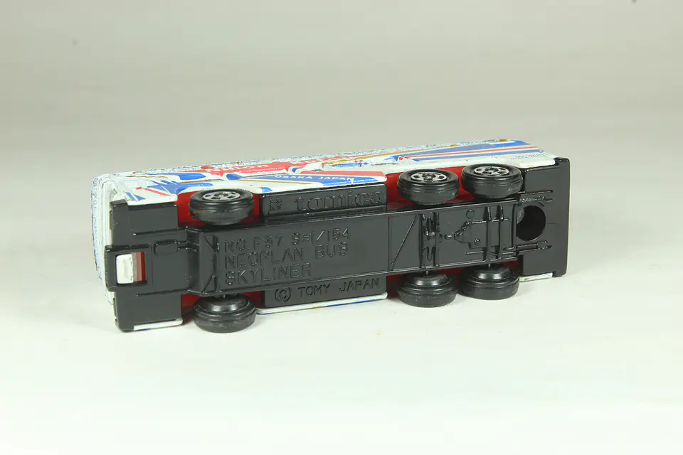 Tomica No. F37 Neoplan Bus Skyliner Japan 3