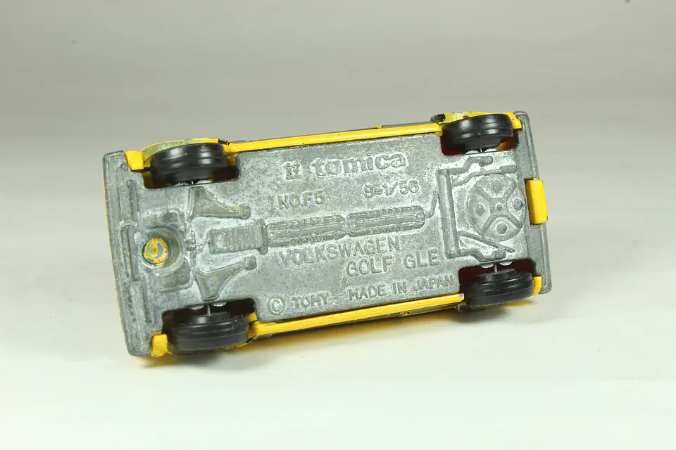 Tomica No. F5 Volkswagen Golf GLE 3