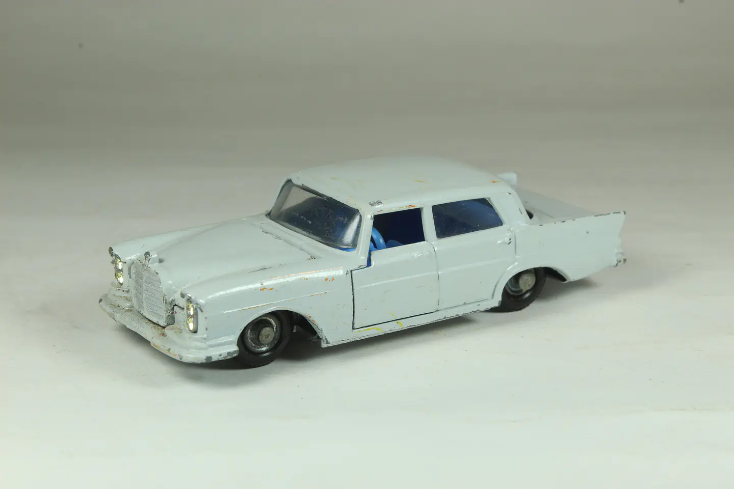 Lonestar Mercedes Benz 220 SE England 1