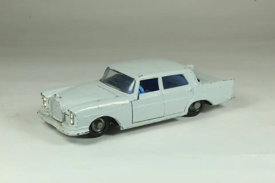 Lonestar Mercedes Benz 220 SE England 1