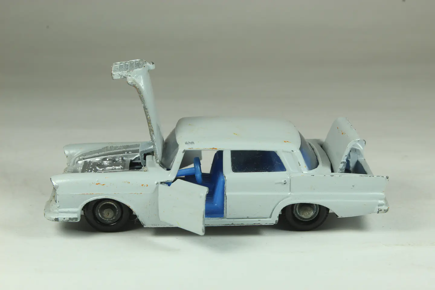 Lonestar Mercedes Benz 220 SE England 3