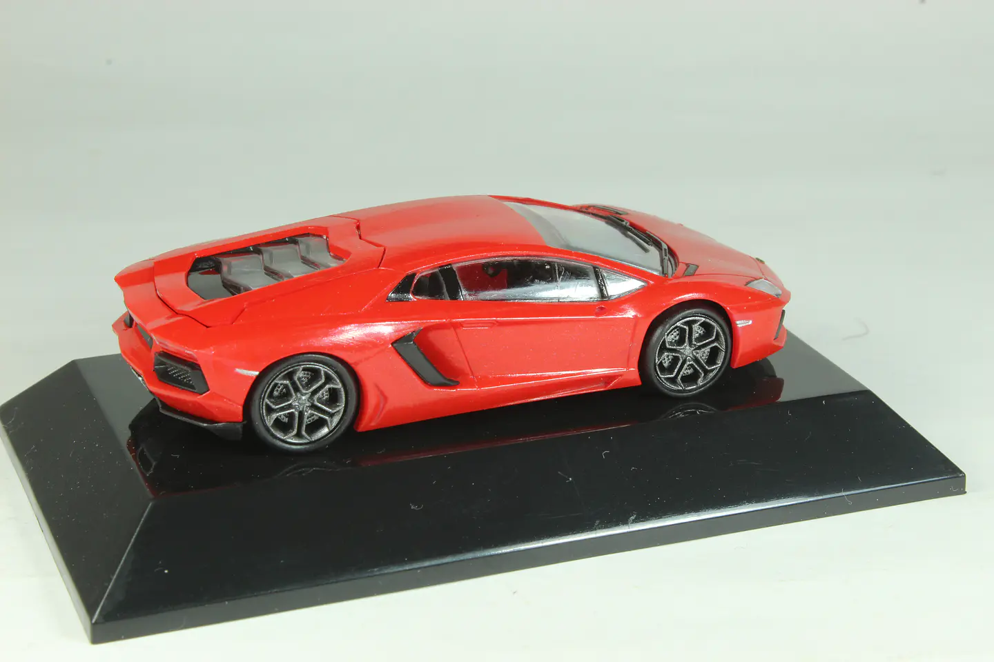 F-Toys Lamborghini Aventador LP700-4 1/64 2