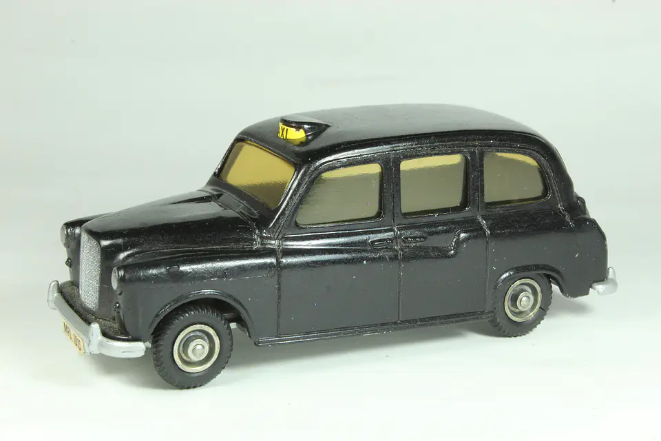 Budgie London Taxi Cab England 1