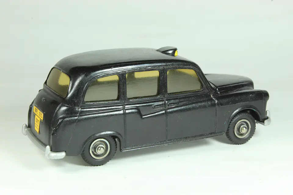 Budgie London Taxi Cab England 2