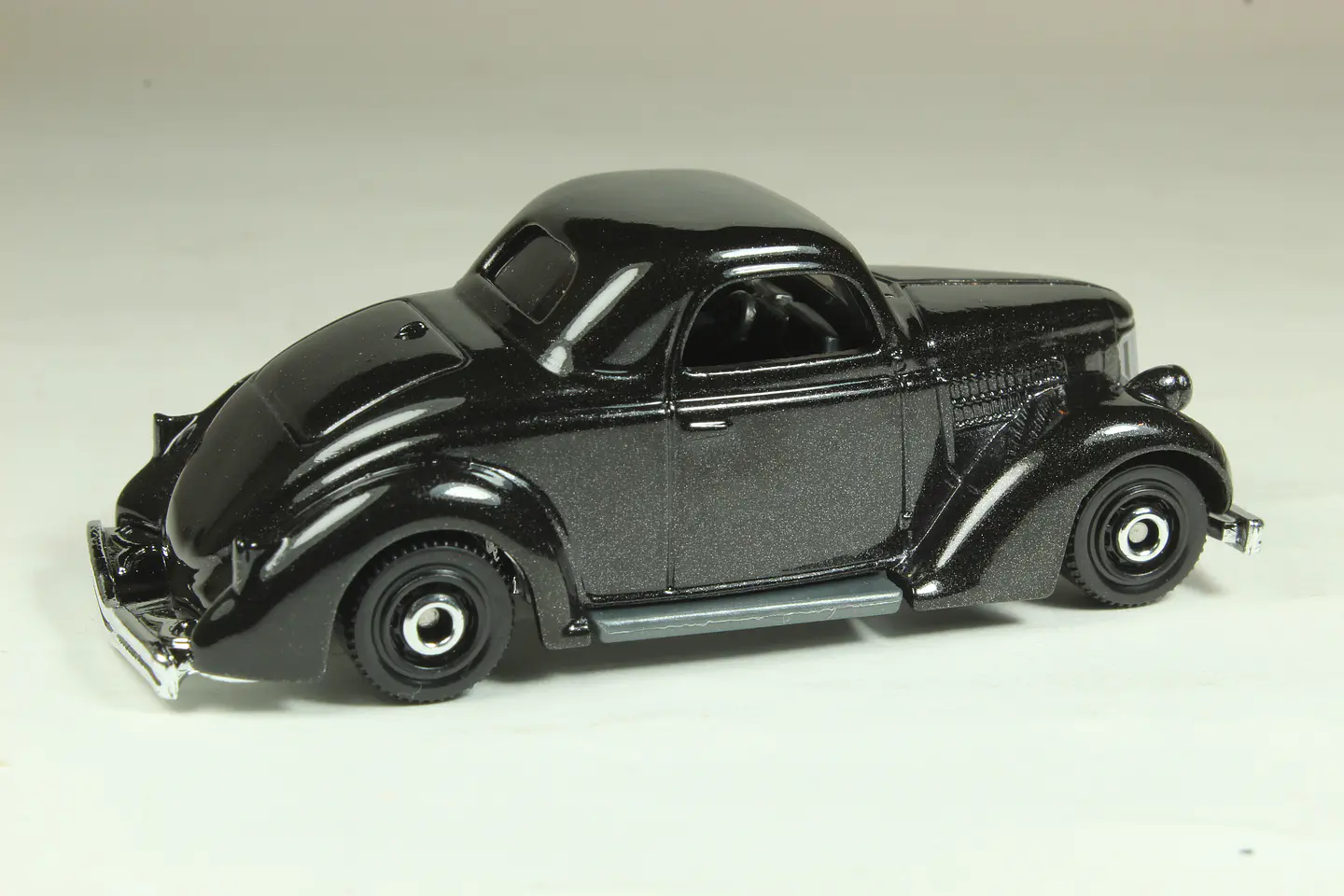 Matchbox 1936 Ford Coupe Thailand 2