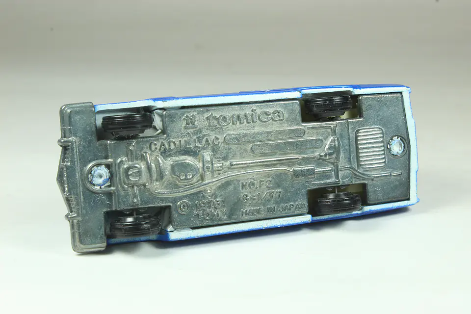 Tomica No. F60 Cadillac Ambulance Japan 3