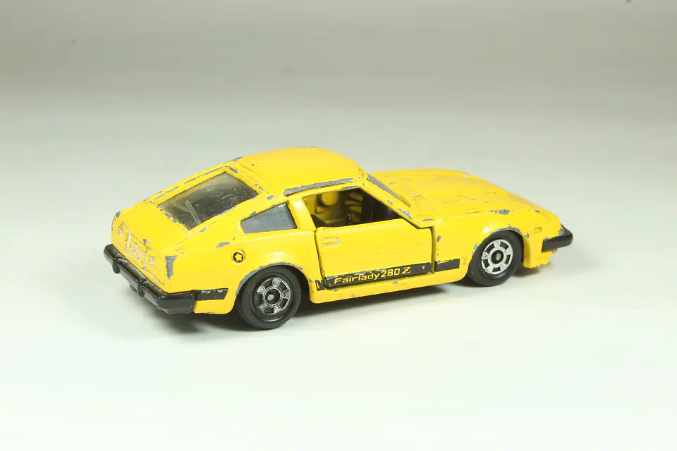 Tomica No. 15 Nissan Fairlady 280Z-T Japan 2