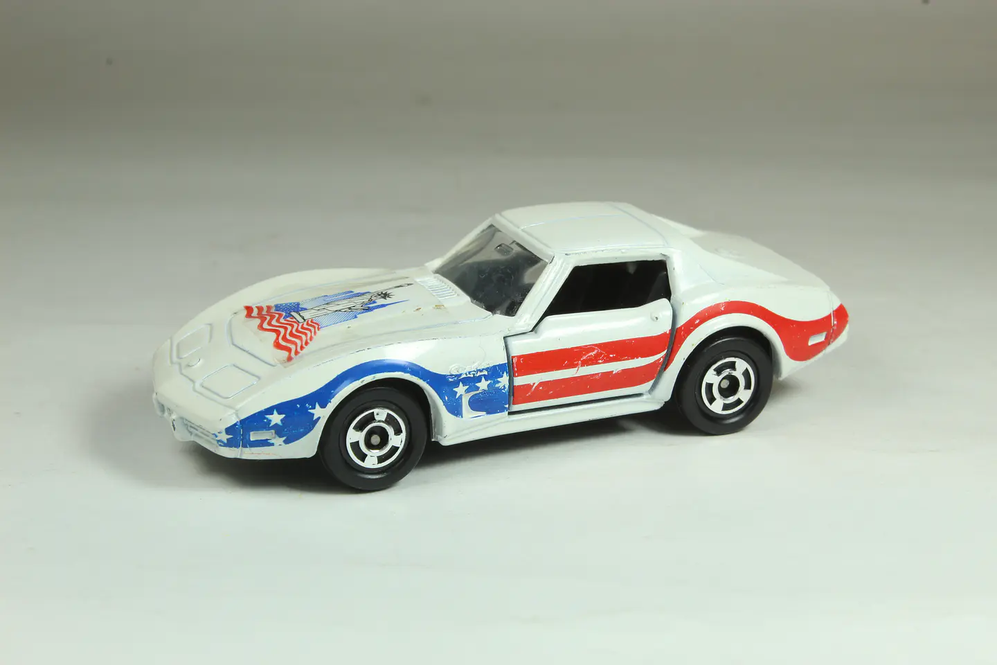 Tomica No. F21 Chevrolet Corvette Stingray Japan 1