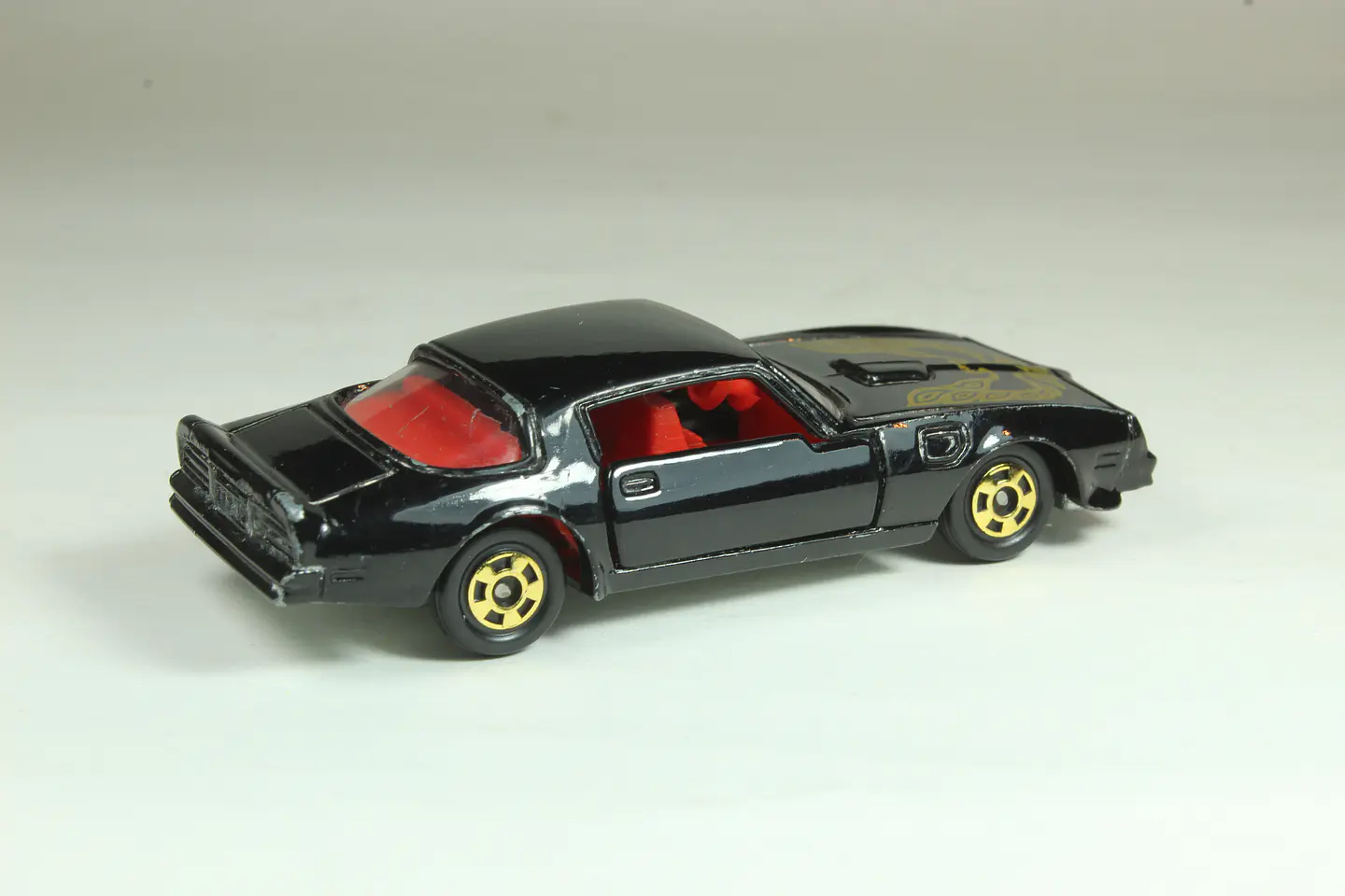 Tomica No. F42 Pontiac Firebird Transam Japan 2