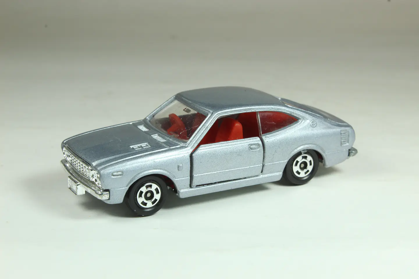Tomica No. 108 Toyota Corolla 30 Levin Japan 1