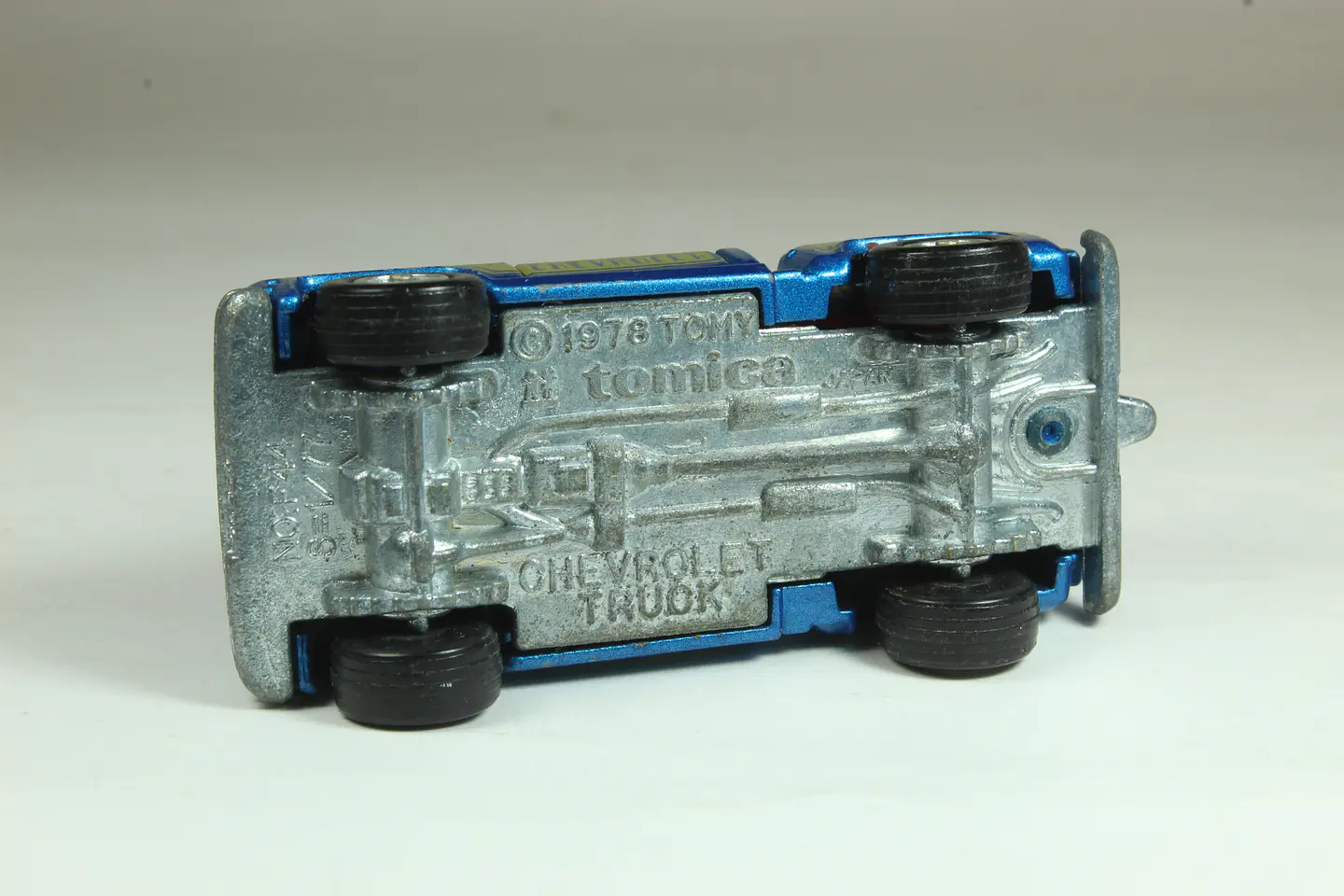 Tomica No. F44 Chevrolet Truck Japan 3