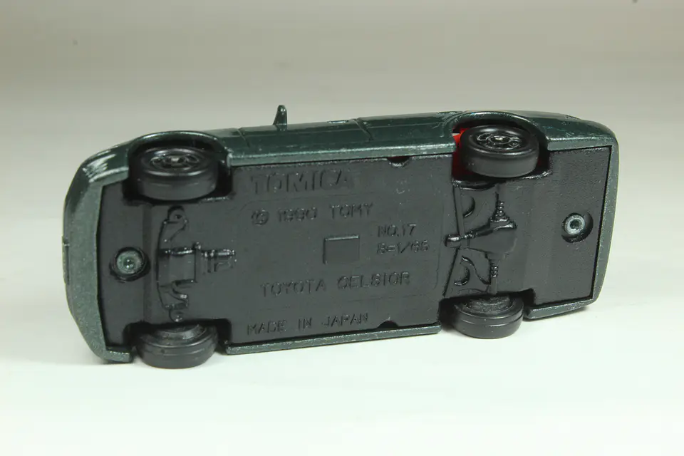 Tomica No. 17 Toyota Celsior (1990) Japan 3