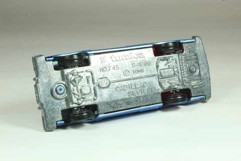 Tomica No. F45 Cadillac Seville Japan 3