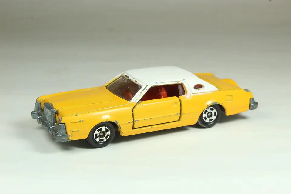 Tomica No. F4 Ford Continental Mk-IV Japan 7