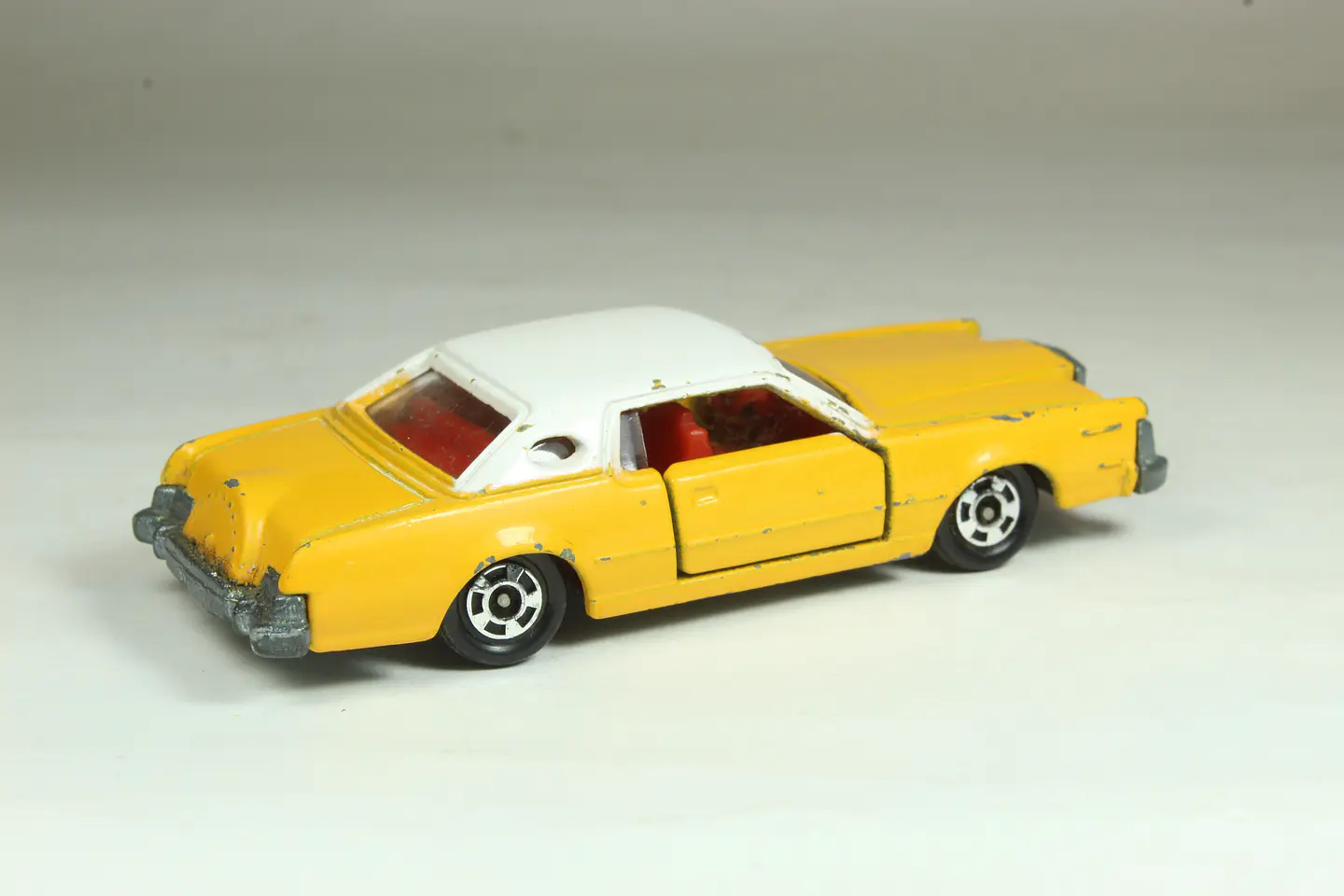Tomica No. F4 Ford Continental Mk-IV Japan 8