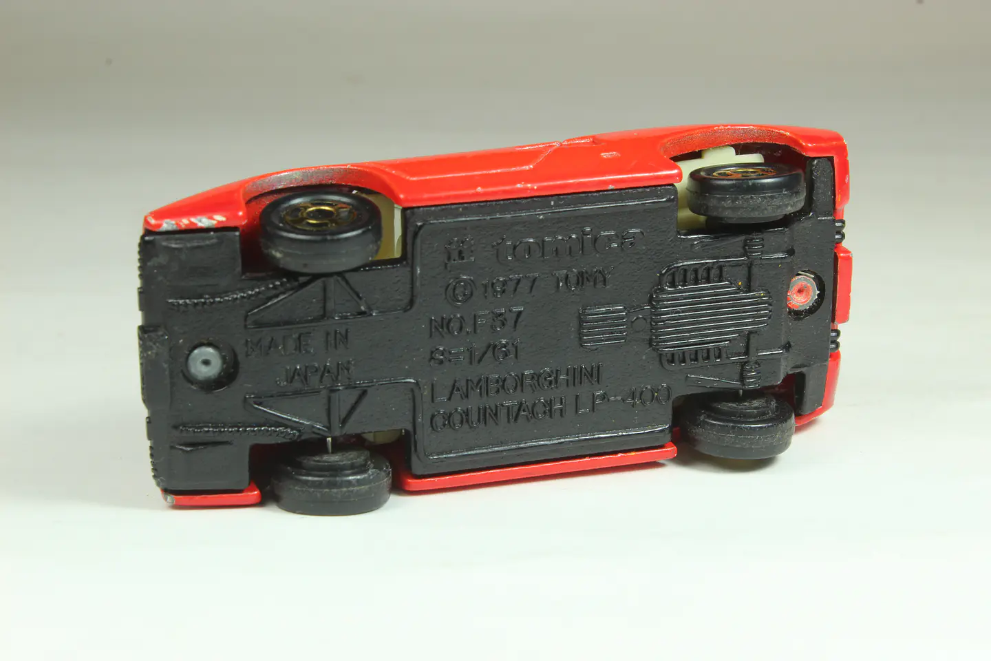 Tomica No. F37 Lamborghini Countach LP400 Japan 3