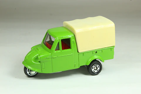 Tomica No. 21 Daihatsu Midget Japan