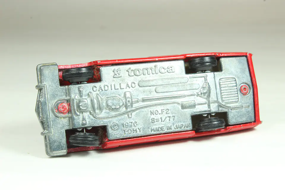 Tomica No. F51 Cadillac Police Car Japan (Rojo) — foto 3 de 3