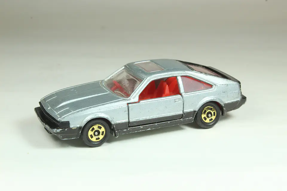 Tomica No. 33 Toyota Celica XX 2800GT Japan — foto 2 de 4
