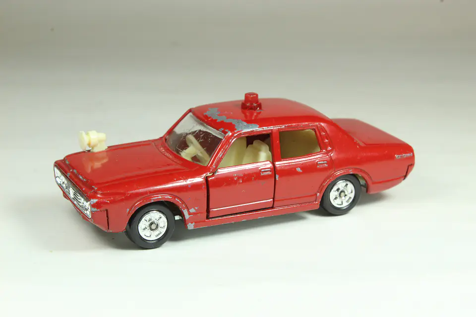 Tomica No. 27 New Crown Fire Chief Car Japan — foto 1 de 3