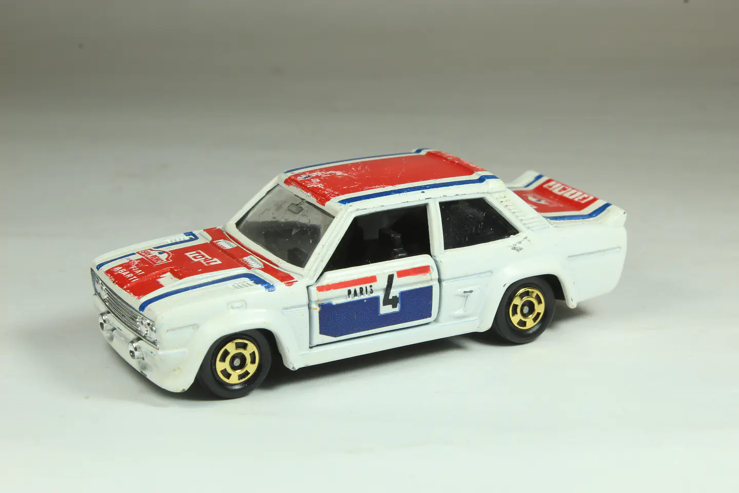 Tomica No. F11 Fiat 131 Abarth Rally Japan — foto 1 de 3