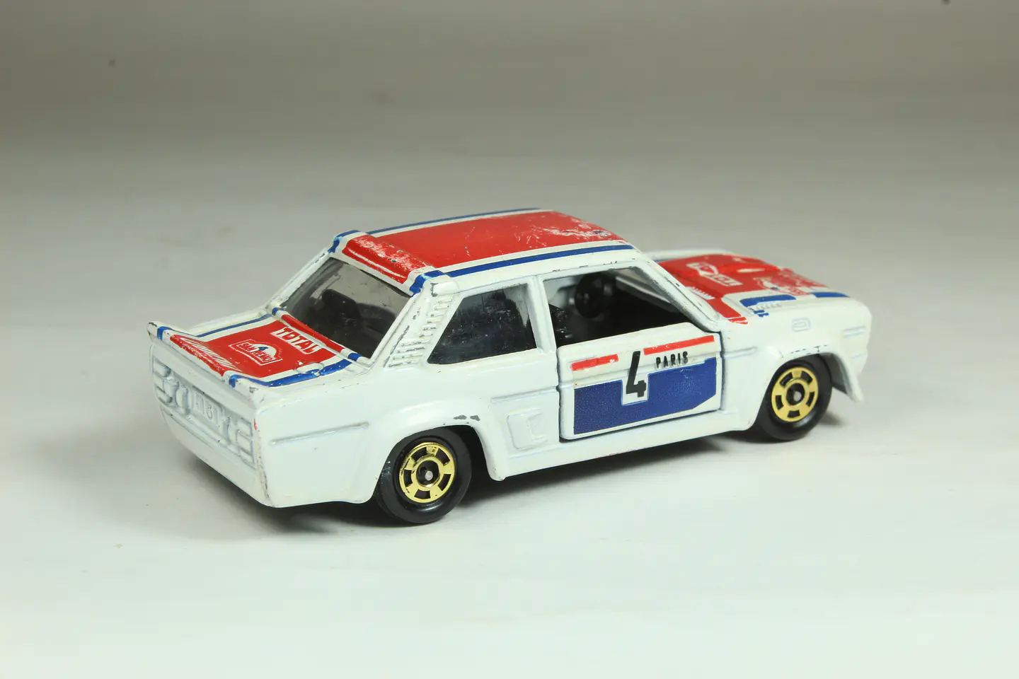 Tomica No. F11 Fiat 131 Abarth Rally Japan — foto 2 de 3