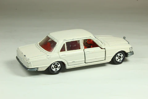 Tomica No. F7 Mercedes-Benz 450SEL Japan