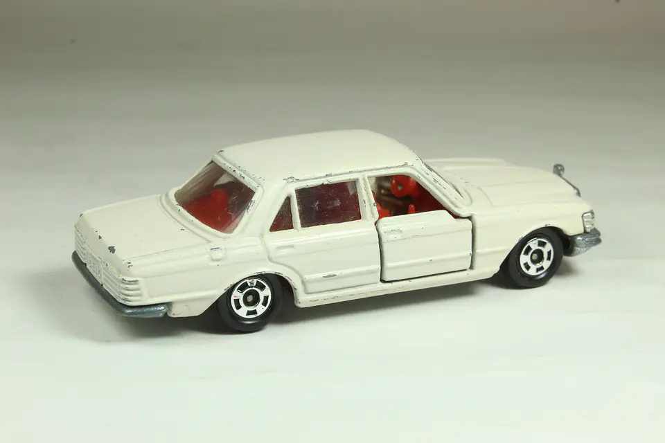 Tomica No. F7 Mercedes-Benz 450SEL Japan — foto 2 de 3