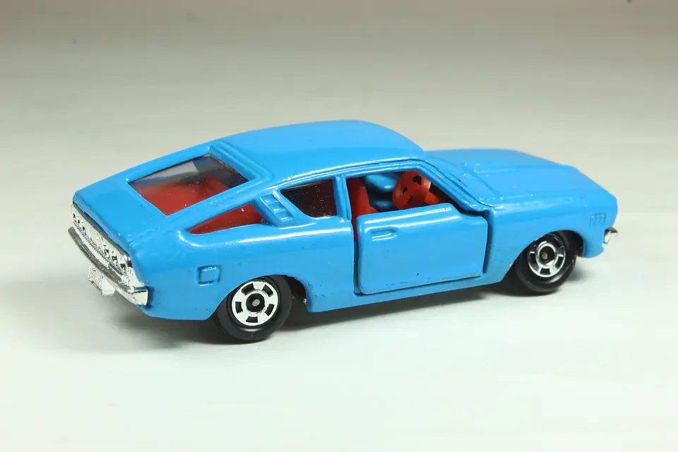 Tomica No. 8 Nissan Sunny Excellent 1400GX Japan — foto 2 de 3