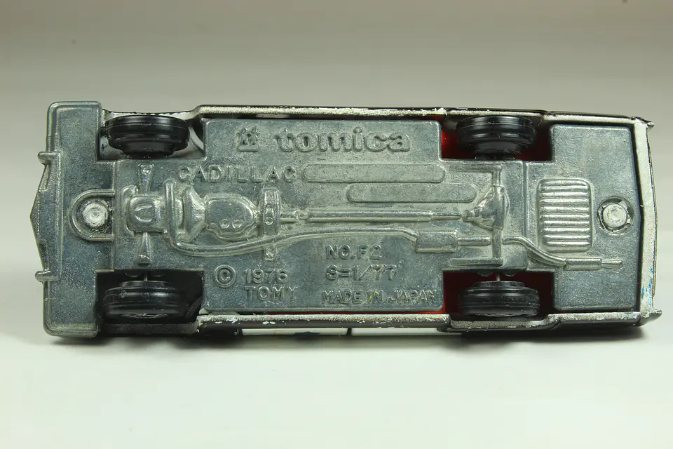 Tomica No. F51 Cadillac Police Car Japan (Negro) — foto 3 de 3