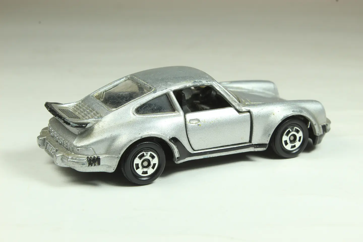 Tomica No. F1 Porsche 930 Turbo Japan — foto 2 de 3