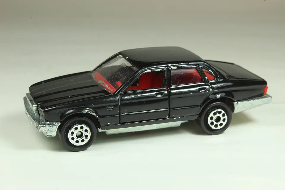 Majorette N° 293 Jaguar XJ6 Thailand — foto 1 de 3